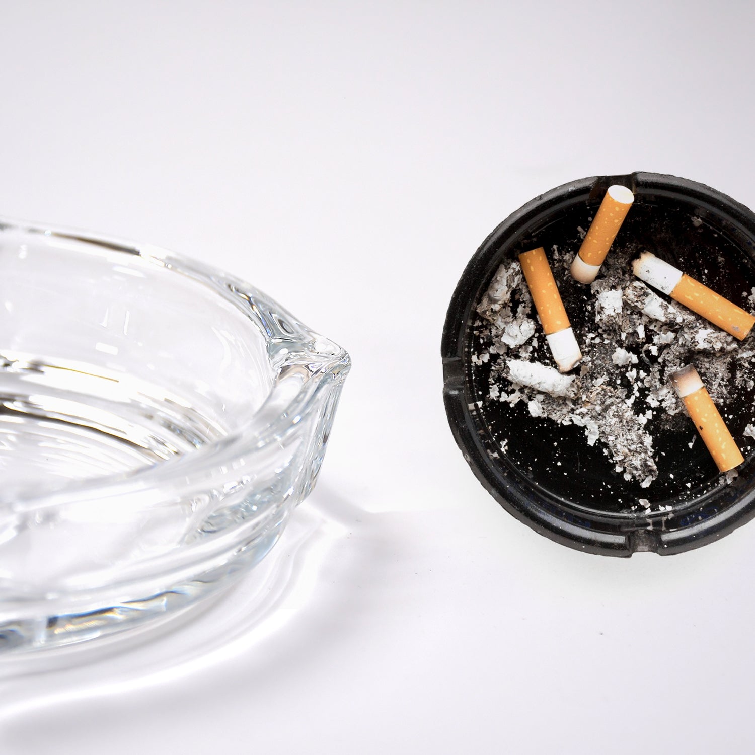 4063 Glass Brunswick Crystal Quality Cigar Cigarette Ashtray Round Tabletop for Home Office Indoor Outdoor Home Decor DeoDap 4063 Glass Brunswick Crystal Quality Cigar Cigarette Ashtray Round Tabletop for Home Office Indoor Outdoor Home Decor DeoDap